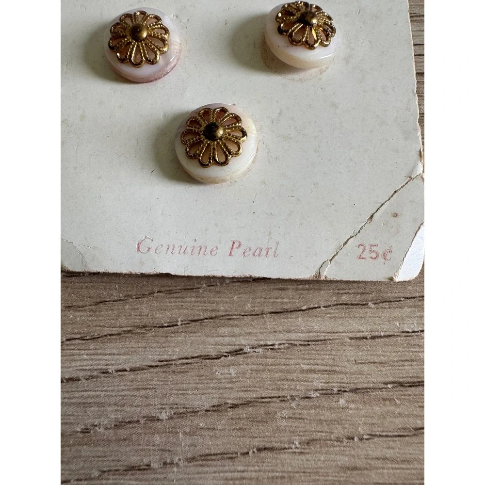 Vintage Button Lot White Cream Pearlized La Mode Le Bouton Streamline Ephemera
